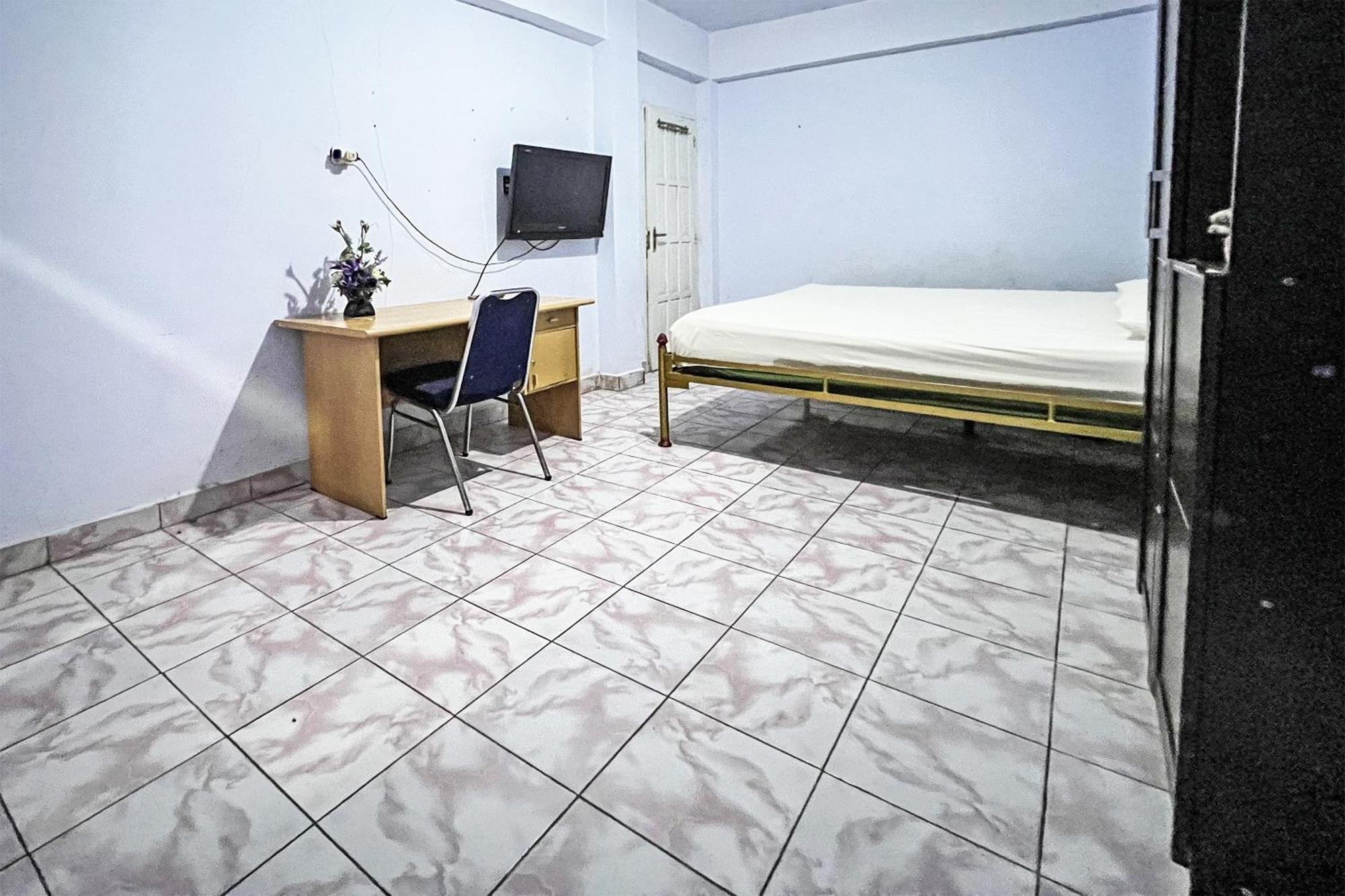 Oyo 91757 Surya Hotelneartaman Anggrek Pkk Watansoppeng Lalabata Eksteriør billede