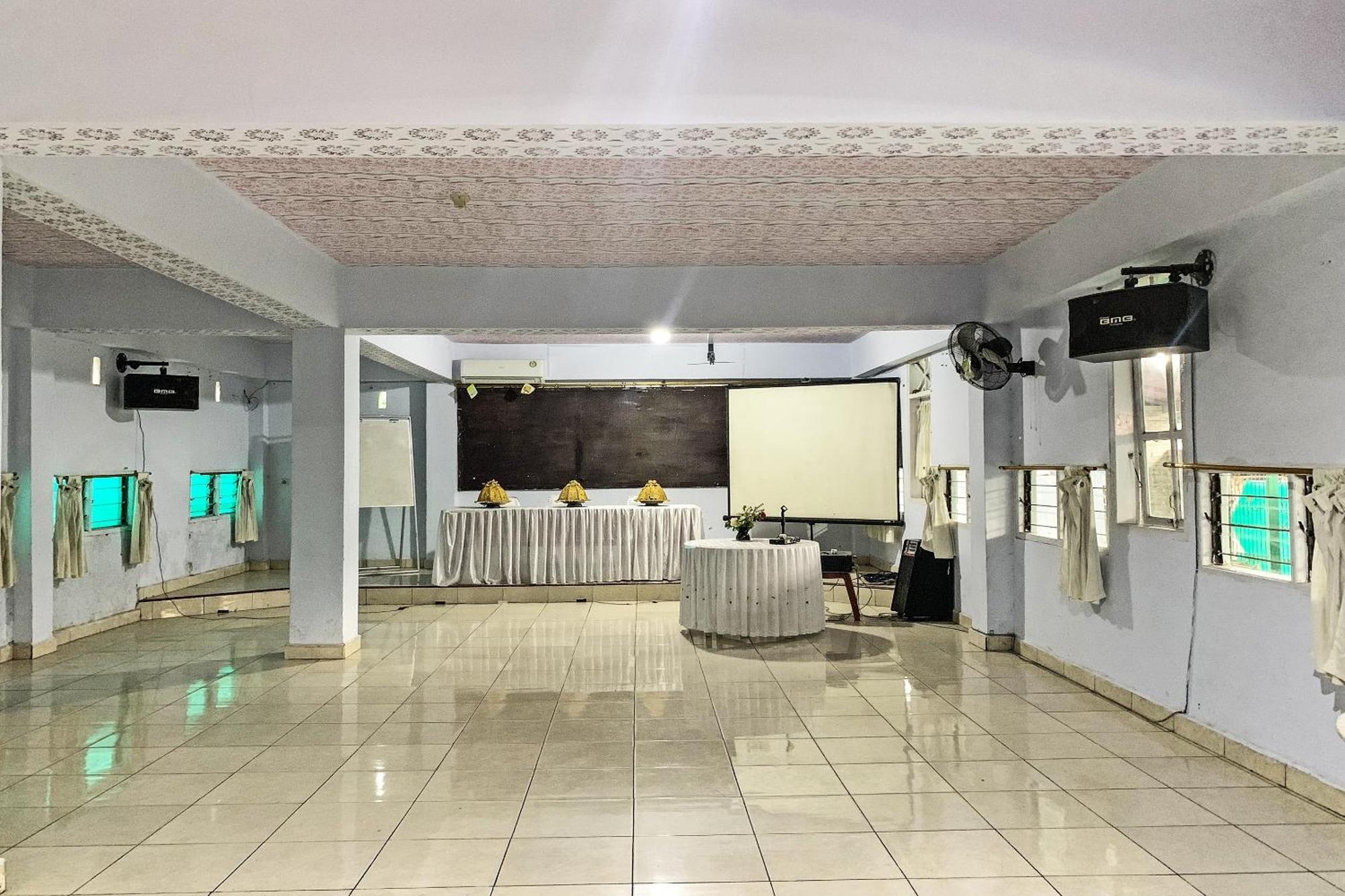 Oyo 91757 Surya Hotelneartaman Anggrek Pkk Watansoppeng Lalabata Eksteriør billede