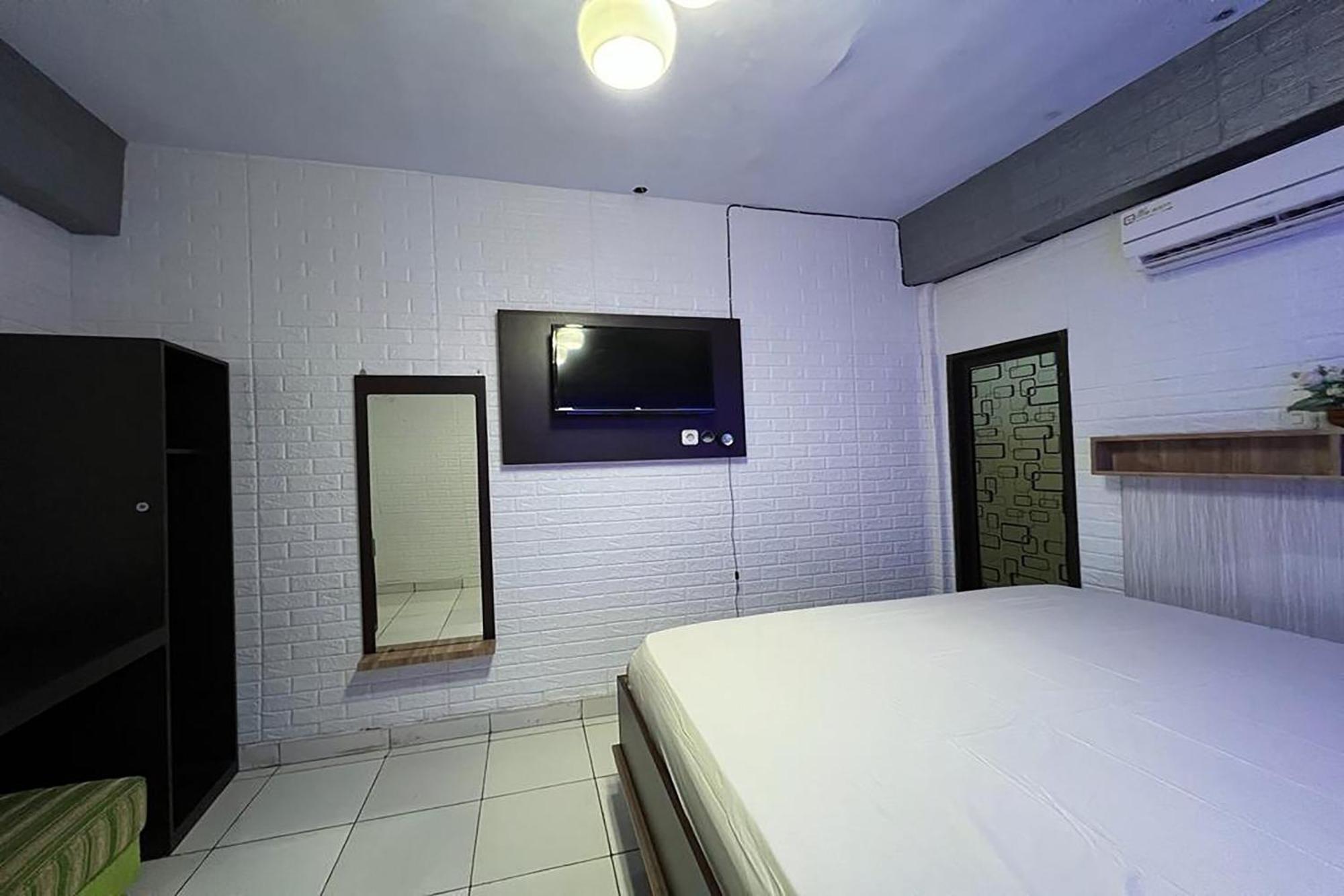 Oyo 91757 Surya Hotelneartaman Anggrek Pkk Watansoppeng Lalabata Eksteriør billede